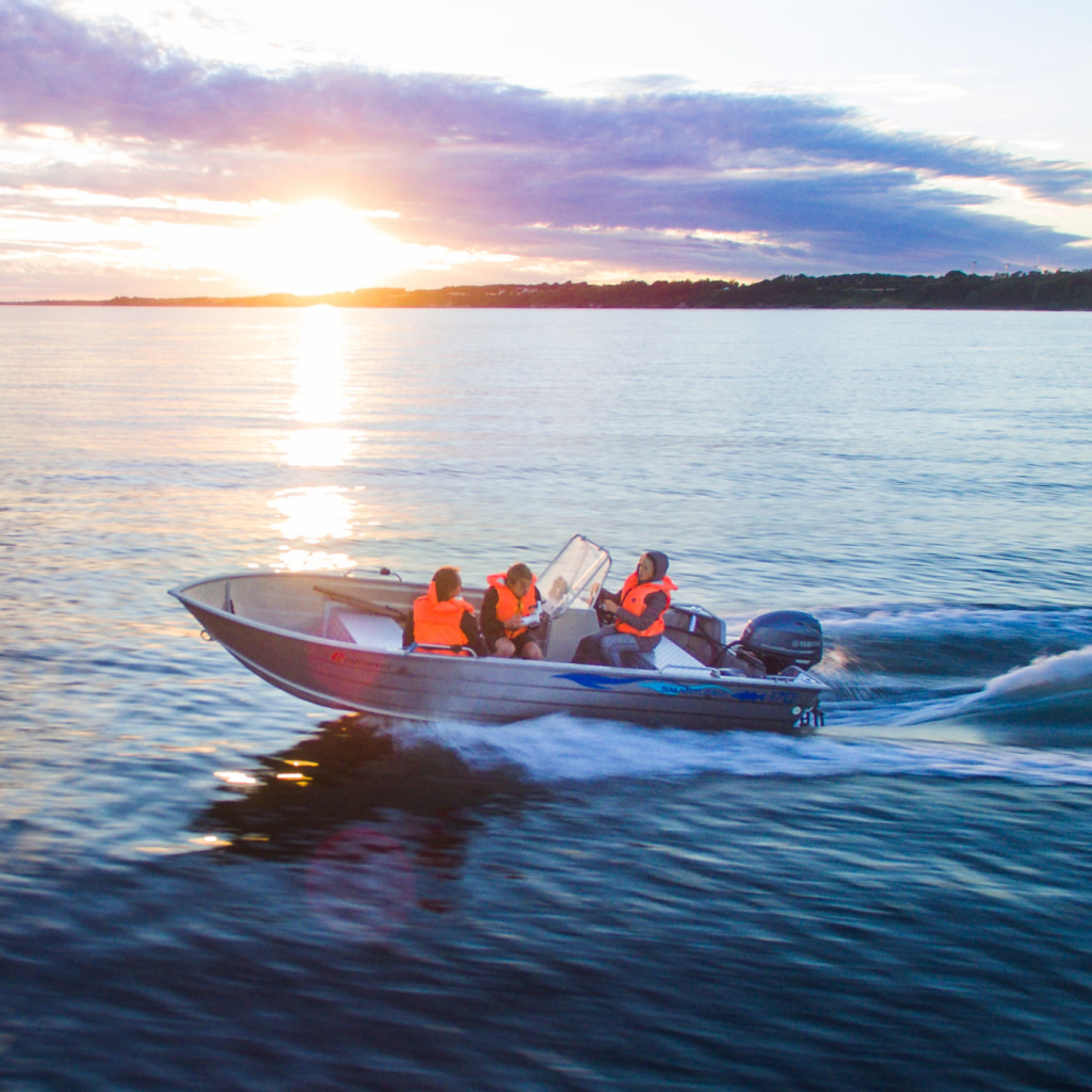 Sboating Beginners Boating Course - SisterShip Training and Boat Licencing